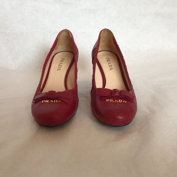 Prada Women's Distressed Dark Red Leather Bow Chunky Heel Round Toe Pump Shoes - Picture 2 of 10
